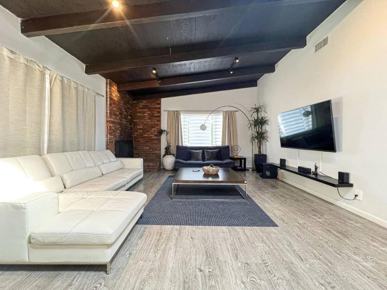 Bright 2-br Near Lax With Shared Yard - Sh2-lad