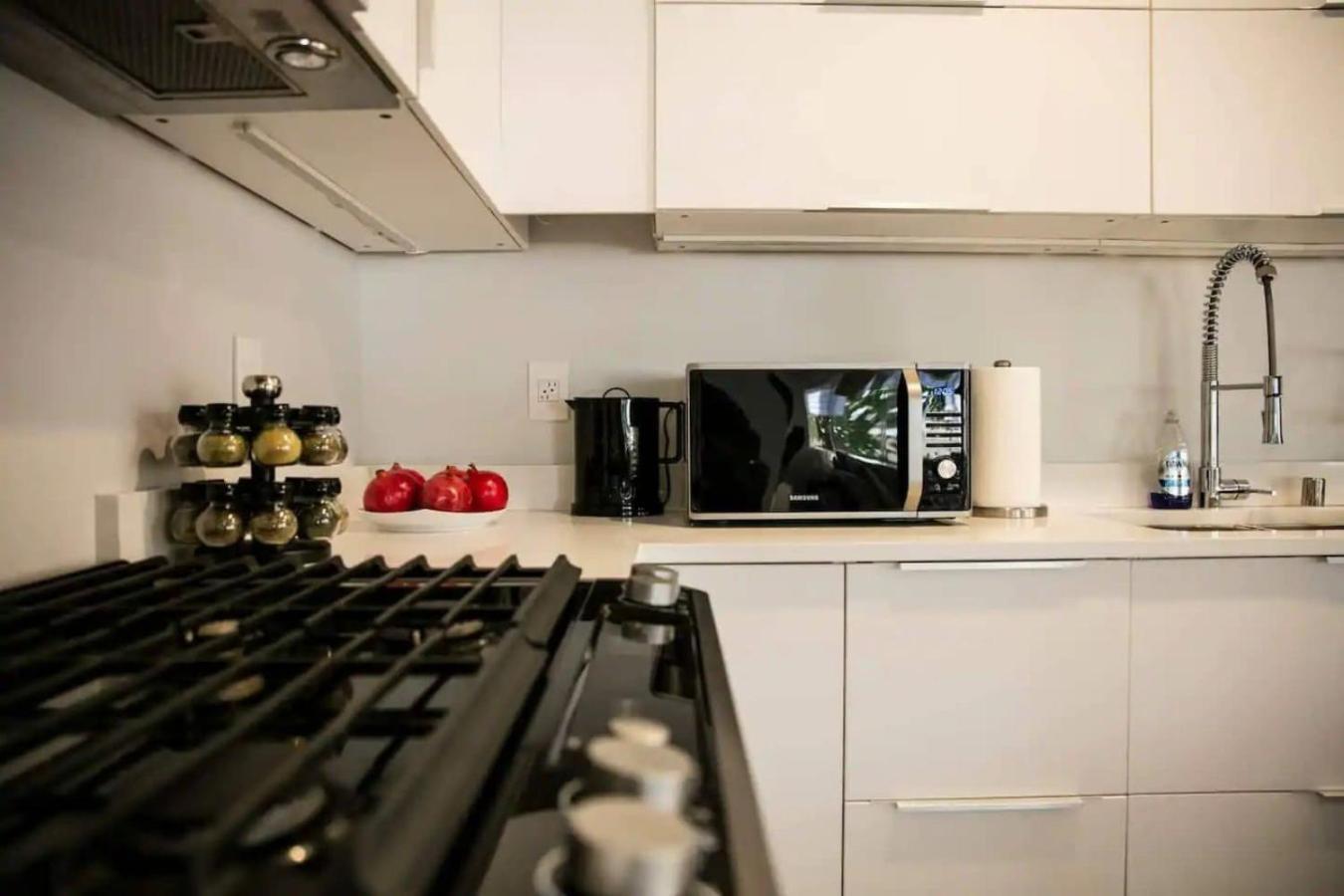 Bright 2-br Near Lax With Shared Yard - Sh2-lad *
